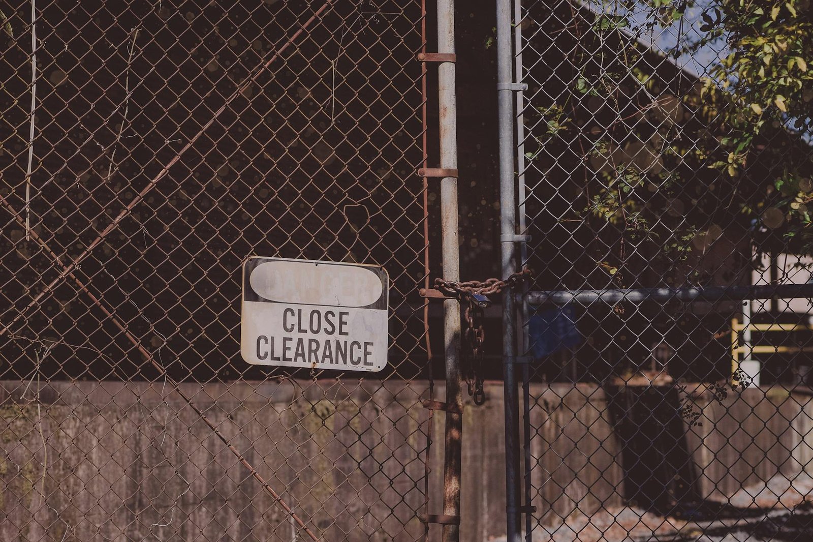 Trump Security Clearances 2025: National Security Controversy and Clearance Revocations 1 Trump Security Clearances 2025: National Security Controversy and Clearance Revocations
