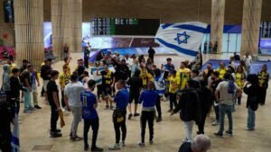 Starmer condemns decision to ban Maccabi Tel Aviv fans from Aston Villa game